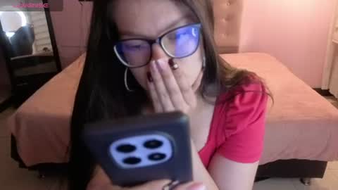 Snapshot of sara_valderrama_ chatting on July 28, 4:39 pm sara_valderrama_ online show from July 28, 4:39 pm