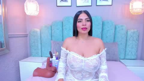 Snapshot of sara_vanegas1 chatting on January 14, 5:23 pm Sara online show from January 14, 5:23 pm