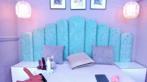 Snapshot of sara_vanegas1 chatting on January 28, 6:07 pm Sara online show from January 28, 6:07 pm