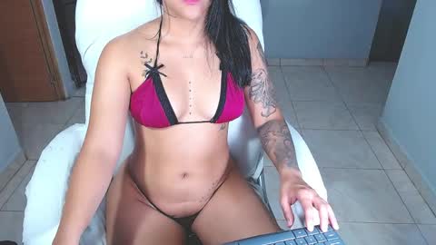 Snapshot of sara_y_rauw chatting on May 17, 11:45 pm Sara online show from May 17, 11:45 pm