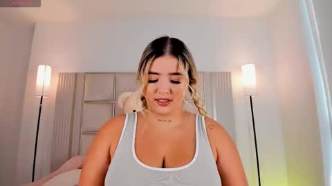 Snapshot of saraa_milleer chatting on March 30, 8:32 pm Sara Miller online show from March 30, 8:32 pm