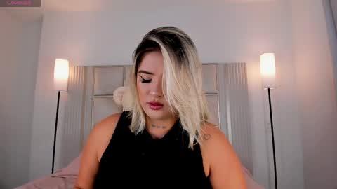 Snapshot of saraa_milleer chatting on May 11, 11:35 pm Sara Miller online show from May 11, 11:35 pm