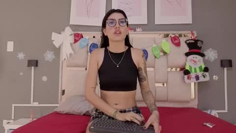 sara online show from November 25, 3:06 am