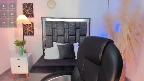 Snapshot of saraa_stormy chatting on August 7, 11:12 am saraa_stormy online show from August 7, 11:12 am