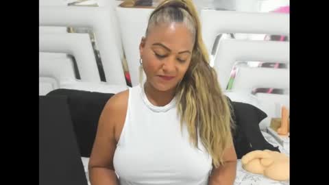 Sara online show from November 22, 8:19 pm