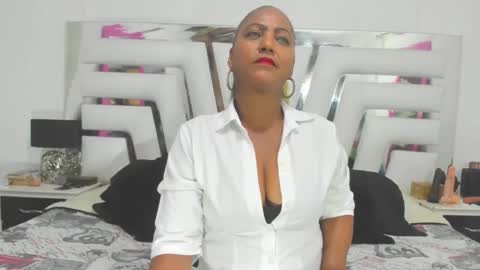 Sara online show from November 28, 9:06 pm