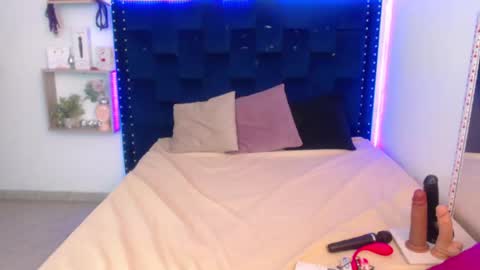 Snapshot of saraapril_1 chatting on February 2, 12:35 pm SARAHGIL online show from February 2, 12:35 pm