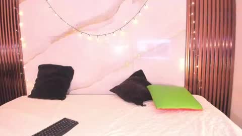 Snapshot of saraapril_1 chatting on July 12, 6:54 pm SARAHGIL online show from July 12, 6:54 pm