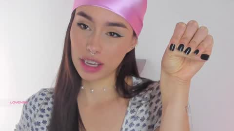 Sara online show from December 4, 3:32 pm