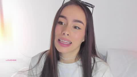 Sara online show from December 5, 5:06 pm