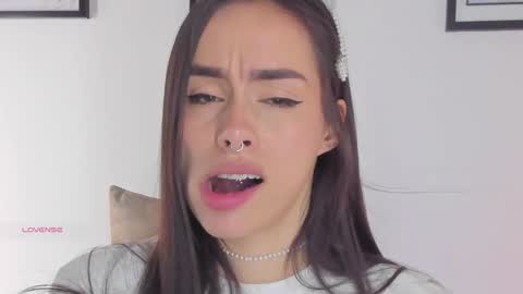 Sara online show from December 5, 8:44 pm