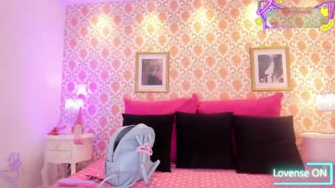 SaraAvila  online show from June 6, 9:52 pm