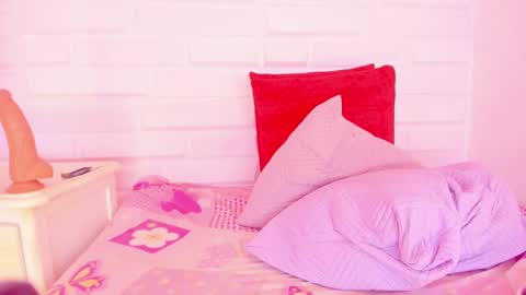 Snapshot of sarabi_ebony chatting on March 11, 6:41 pm Ebony Pocahontas online show from March 11, 6:41 pm