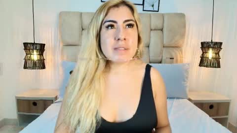 Snapshot of sarablonde_t chatting on May 11, 10:51 pm sarablonde_t online show from May 11, 10:51 pm