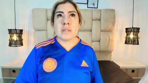 Snapshot of sarablonde_t chatting on June 1, 9:49 pm sarablonde_t online show from June 1, 9:49 pm