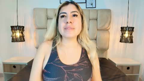 Snapshot of sarablonde_t chatting on July 4, 8:15 pm sarablonde_t online show from July 4, 8:15 pm