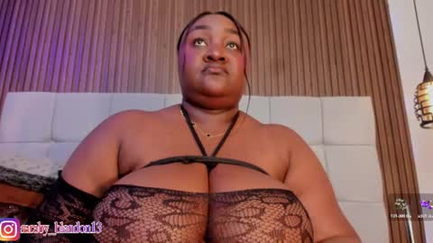 Snapshot of saraby_blandon chatting on July 10, 11:02 am online show from July 10, 11:02 am