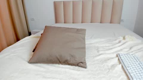 saradiamond01 online show from January 26, 12:22 pm