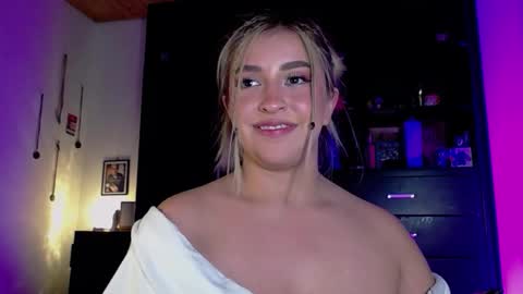 saradiazxxx online show from March 16, 5:44 am