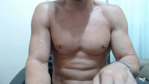 saradorj92 online show from January 11, 2:20 am