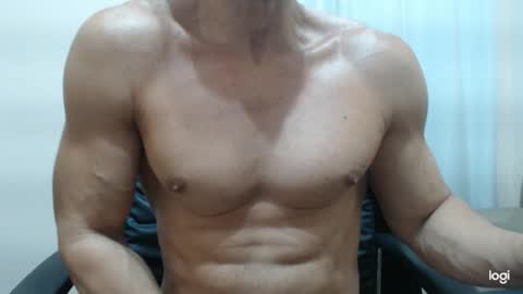 saradorj92 online show from February 2, 9:34 pm