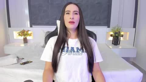 Snapshot of saragomez_1 chatting on November 1, 12:29 pm Sara Gomez online show from November 1, 12:29 pm