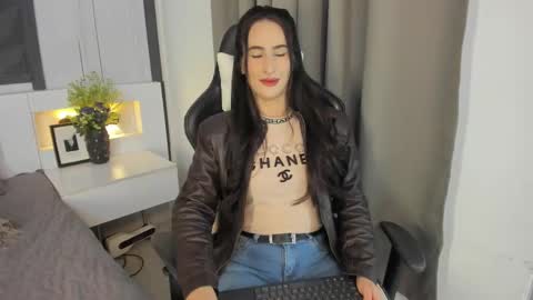 Snapshot of saragomez_1 chatting on November 10, 12:59 pm Sara Gomez online show from November 10, 12:59 pm