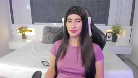 Snapshot of saragomez_1 chatting on November 13, 1:43 pm Sara Gomez online show from November 13, 1:43 pm