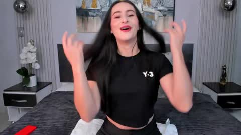 Snapshot of saragomez_1 chatting on June 1, 12:07 pm Sara Gomez online show from June 1, 12:07 pm