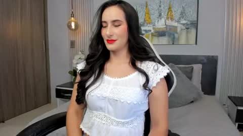 Snapshot of saragomez_1 chatting on June 14, 12:29 pm Sara Gomez online show from June 14, 12:29 pm