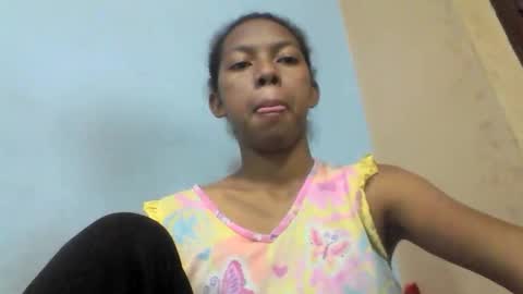 sarah146341 online show from May 10, 7:19 pm