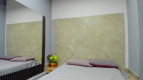 Snapshot of sarah__19 chatting on December 3, 11:52 am Sarah online show from December 3, 11:52 am