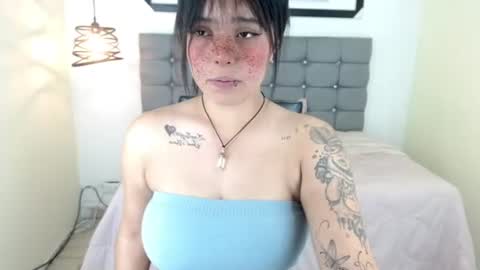 Snapshot of sarah__moon1 chatting on June 16, 4:09 pm Sarah Moon online show from June 16, 4:09 pm