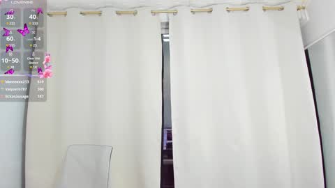 Snapshot of sarah_blake_ chatting on December 5, 3:17 pm Sara online show from December 5, 3:17 pm