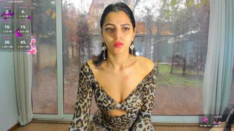 Snapshot of sarah_blake_ chatting on December 9, 8:55 am Sara online show from December 9, 8:55 am