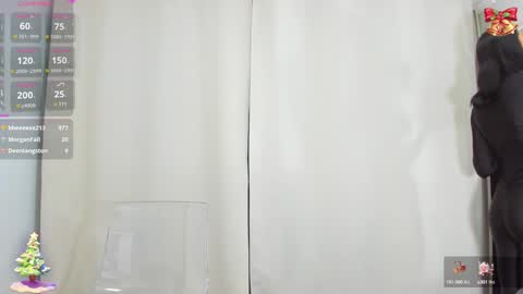 Snapshot of sarah_blake_ chatting on December 23, 3:23 pm Sara online show from December 23, 3:23 pm