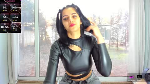 Snapshot of sarah_blake_ chatting on January 27, 8:29 am Sara online show from January 27, 8:29 am