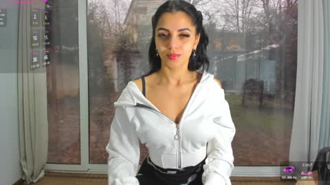 Snapshot of sarah_blake_ chatting on February 3, 8:13 am Sara online show from February 3, 8:13 am