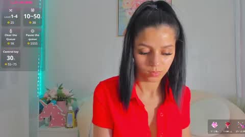 Snapshot of sarah_blake_ chatting on June 30, 1:01 pm Sara online show from June 30, 1:01 pm