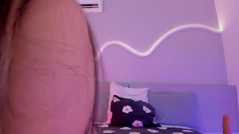 Snapshot of sarah_bonneth chatting on May 13, 11:40 am Sarah Bonneth online show from May 13, 11:40 am