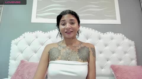 Snapshot of sarah_curtis chatting on December 3, 11:57 pm Sarah online show from December 3, 11:57 pm