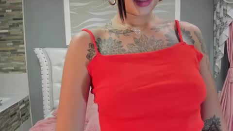 Snapshot of sarah_curtis chatting on February 5, 12:20 am Sarah online show from February 5, 12:20 am