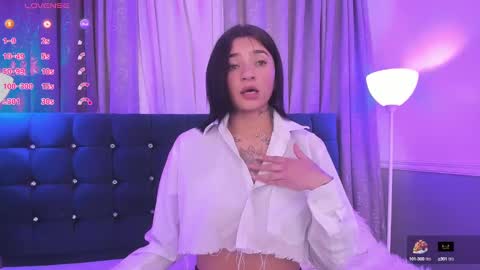 Snapshot of sarah_curtis chatting on September 30, 9:53 pm Sarah online show from September 30, 9:53 pm