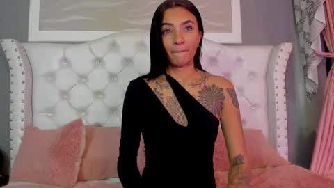 Snapshot of sarah_curtis chatting on October 4, 4:32 am Sarah online show from October 4, 4:32 am