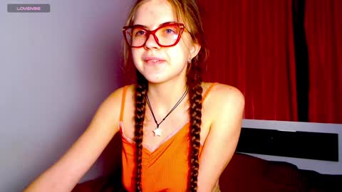 Sarah online show from December 3, 3:44 pm