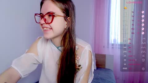 Snapshot of sarah_hs chatting on February 5, 3:44 am Sarah online show from February 5, 3:44 am