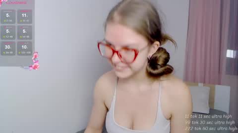 Snapshot of sarah_hs chatting on April 15, 5:42 pm Sarah online show from April 15, 5:42 pm