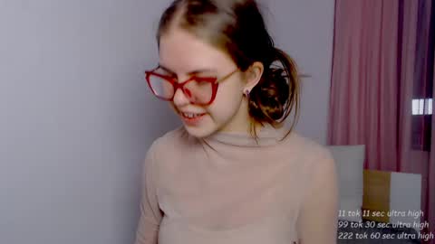 Snapshot of sarah_hs chatting on April 27, 5:11 pm Sarah online show from April 27, 5:11 pm