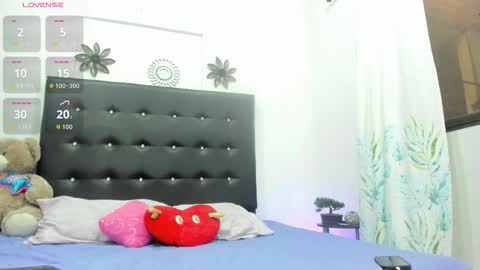 sarah_lowee online show from September 28, 8:14 pm