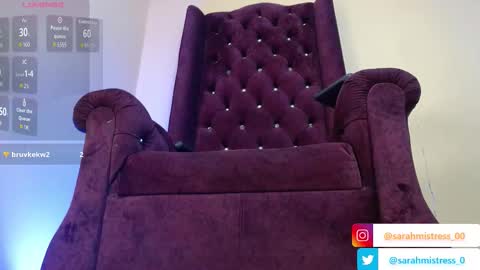 Snapshot of sarah_mistress_ chatting on November 7, 6:30 pm Sarah online show from November 7, 6:30 pm